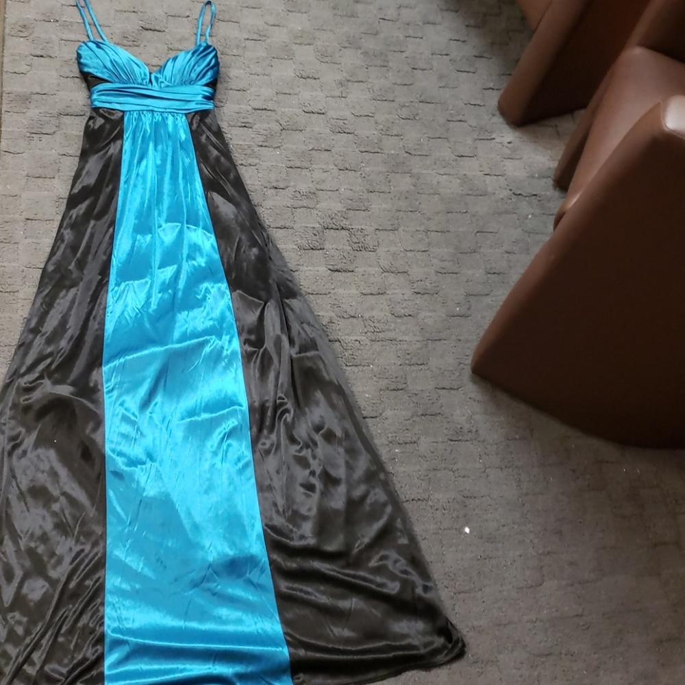 Dress - Picture 2 of 3